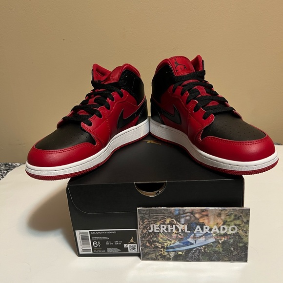 JORDAN 1 MID REVERSE BRED 2021(GS) DEAD STOCK CONDITION (NEW NEVER WORN) - Picture 2 of 7